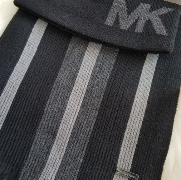 Michael Kors Mens Set Scarf & Beanie - Picture 2 of 3